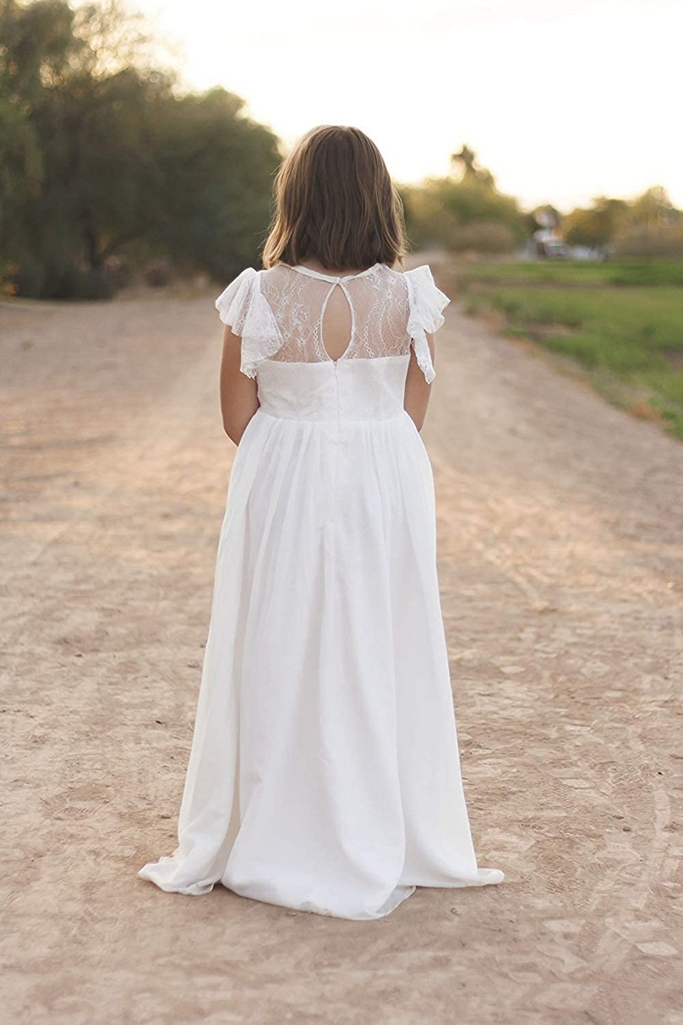 Kommunionkleider: Elegantes weißes Spitzenkleid für Mädchen