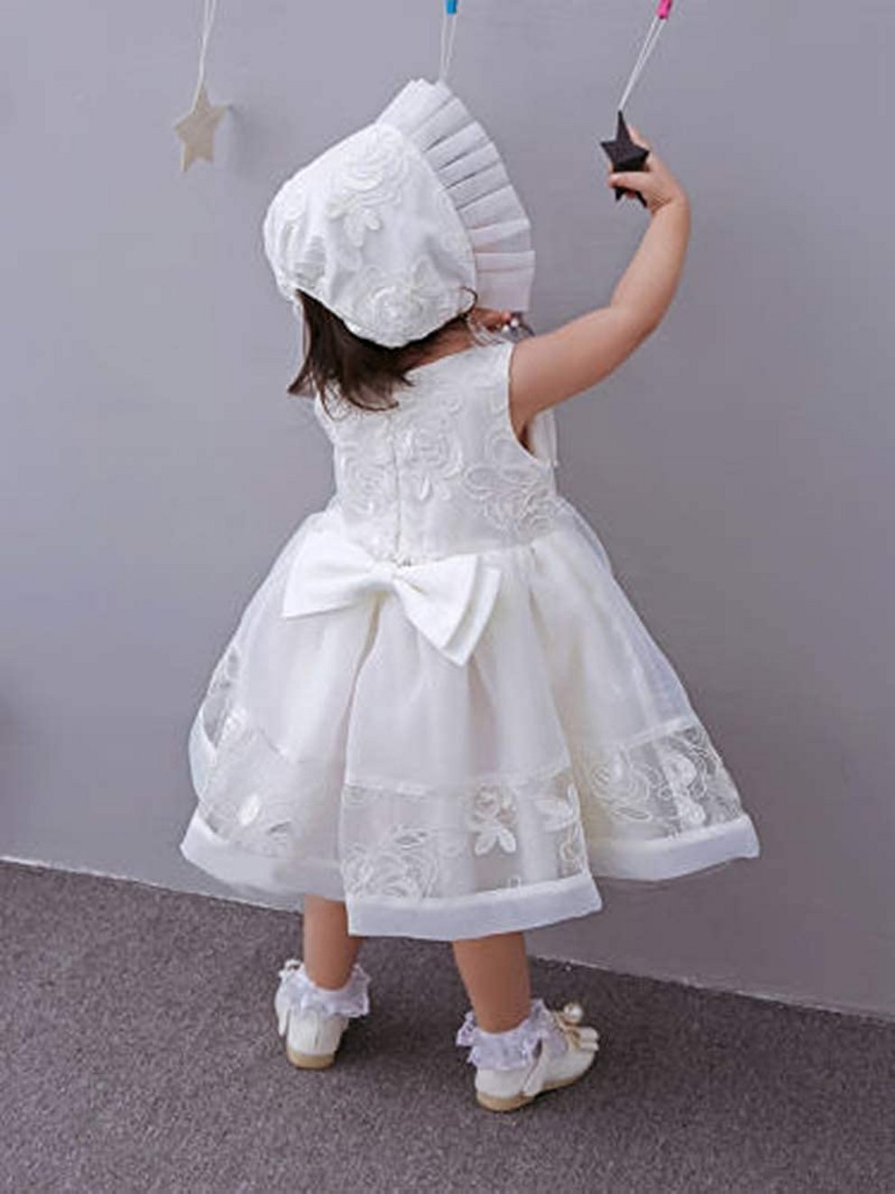 Taufkleider Mädchen: Schönes weißes Kleid mit Schlaufe